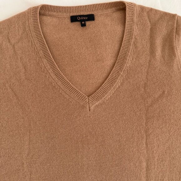 Quince Cashmere V-Neck, Sweater, NEVER WORN. Sz M, Honey colored - Picture 4 of 9